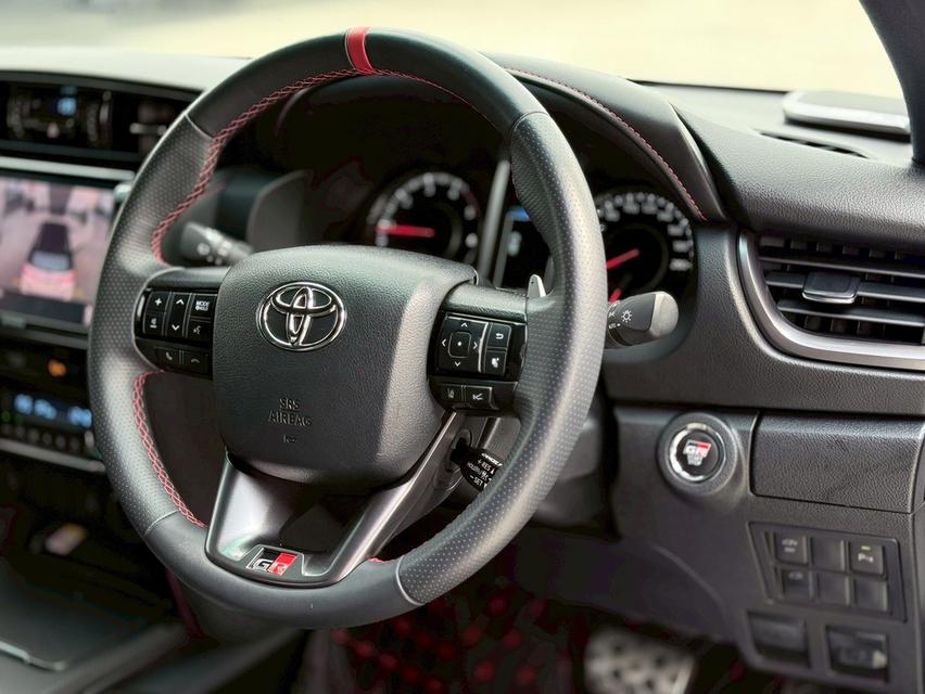 TOYOTA FORTUNER 2.8 GR SPORT 4WD BLACKTOP ปี 2022 โฉม ปี15-ปัจจุบัน สีขาวหลังคาดำ รูปที่ 12