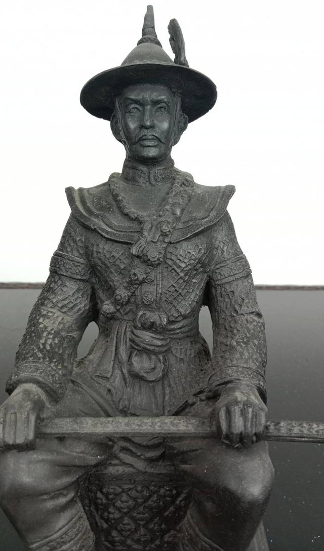 608.พระบรมรูปหล่อสมเด็จพระเจ้าตากสินมหาราช ทรงประทับนั่งบัลลังก์