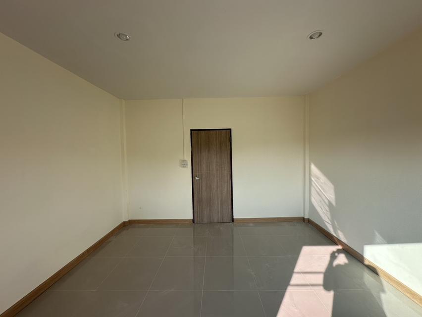 ขายทาวน์เฮ้าส์ 2 ชั้น รีโนเวทใหม่ทั้งหลัง สไตล์มินิมอล ทำเลดี 10