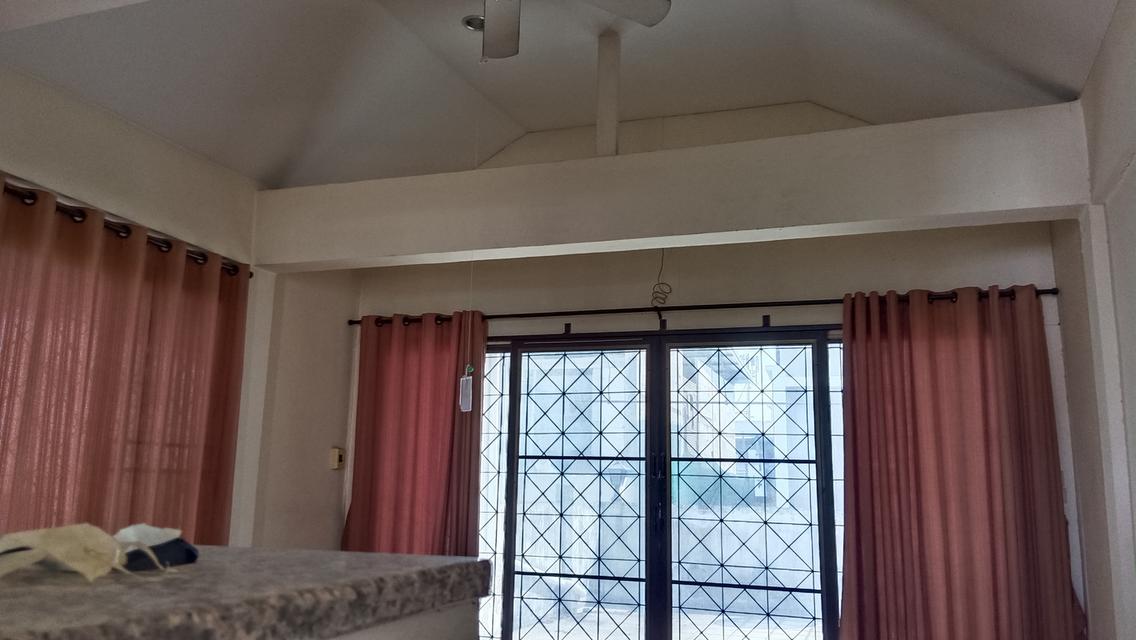 ให้เช่าทาวน์เฮ้าส์ 4 ชั้น Renovate ใหม่ ใกล้ MRT ห้วยขวาง – ซอยมีทรัพย์ ถนนประชาอุทิศ 14