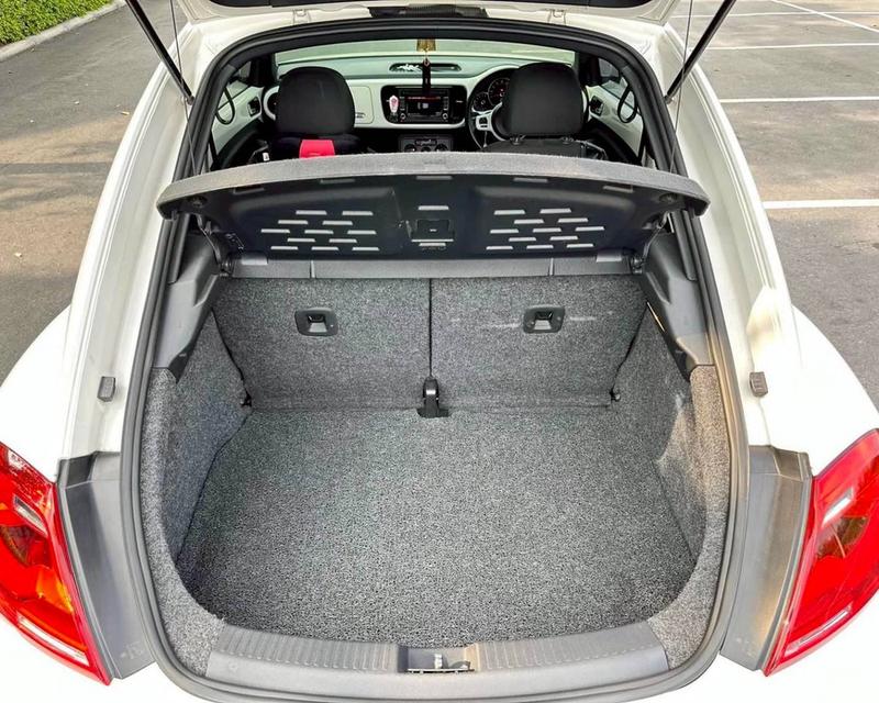 VOLKSWAGEN NEW BEETLE 1.2 TSI Turbo สีขาว ปี 2012 จด 2013 14
