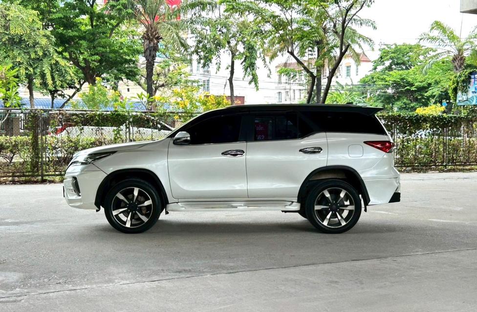 Toyota Fortuner 2.4 V ปี 2016 รูปย่อยที่ 3