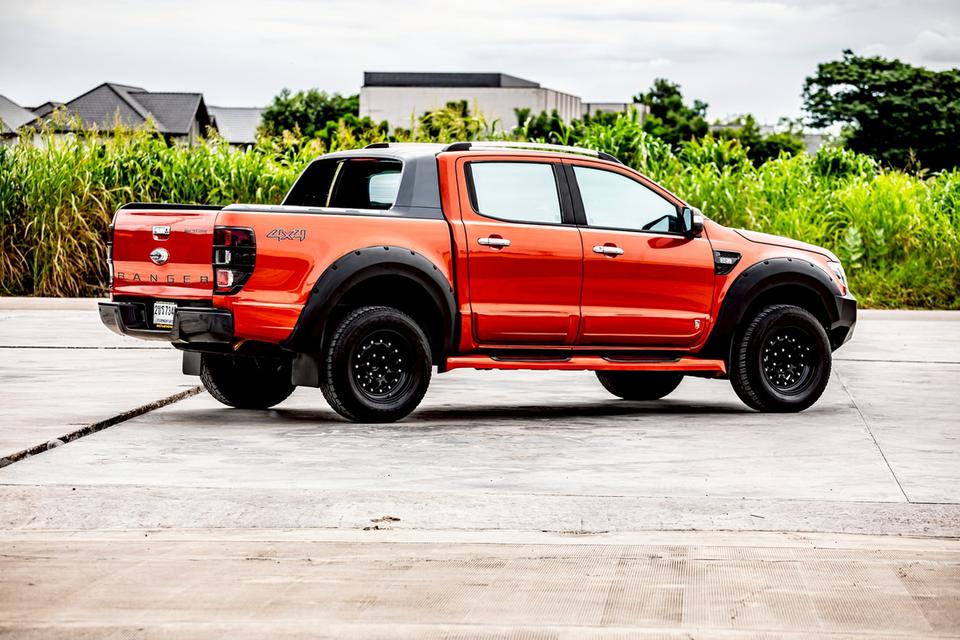 Ford Ranger 3.2 Wildtrak 4x4 Hi-Lander Double Cab เกียร์ AT ปี 2014 สีส้ม แต่งครบสวยๆ