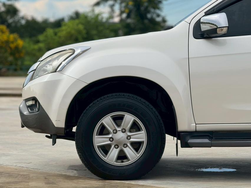 ISUZU MUX Y 14 Wagon 4dr 7st Auto 5sp RWD 2.5DCT(VGS,DVD) สีขาว ออโต้  8