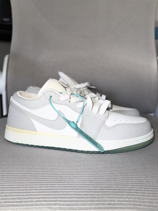 DC0774-105 AIR JORDAN 1 LOW 8