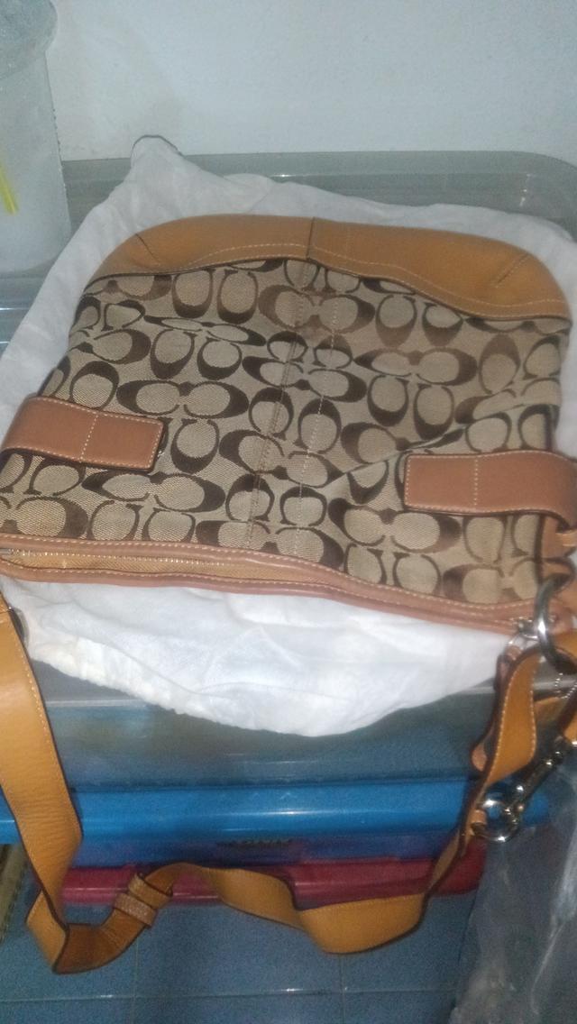 กระเป๋า Coach Signature Jacquard Canvas Soho Duffel Bag (มือสอง สภาพดี ) รูปที่ 11