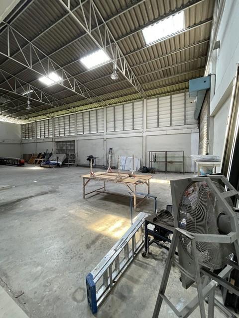 ให้เช่าโกดังขนาดใหญ่พร้อมออฟฟิศ บนเนื้อที่ 200 ตรว. ซอยบางนาตราด 32 ไฟฟ้า 3 เฟส เหมาะสำหรับทุกประเภทธุรกิจ ใกล้เซ็นทรัลบ 5