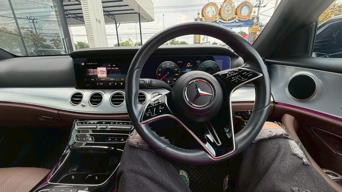 Mercedes-Benz E300e Avantgarde Facelift 2024 สีดำ มีไฟแนนซ์เหลือเปลี่ยนสัญญาผ่อนต่อได้ไม่ต้องใช้เงินออกรถ รูปที่ 8