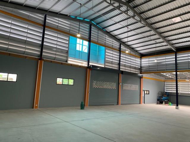 ให้เช่าโกดังคลังสินค้าใหญ่ พื้นที่โกดังประมาณ 1900 ตร.ม. พร้อมลานขนส่งและจอดรถด้านหน้า ซอยเทพารักษ์ 82 สมุทรปราการ ทำเลดีใกล้ BTS ศรีเทพา 2