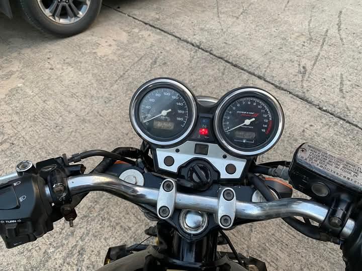 Honda CB400 VTEC3 10