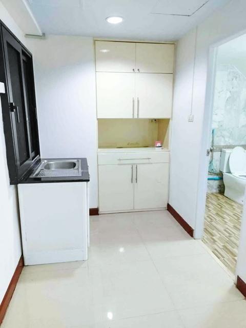 MRTศรีนครินทร์ 38 900ม. ให้เช่าทาวน์โฮม 3 ชั้น พร้อม3แอร์ 25 ตร.วา. 300 ตร.ม. รร.นานาชาติคินเคด 2 2.0 กม.4 นอน 6