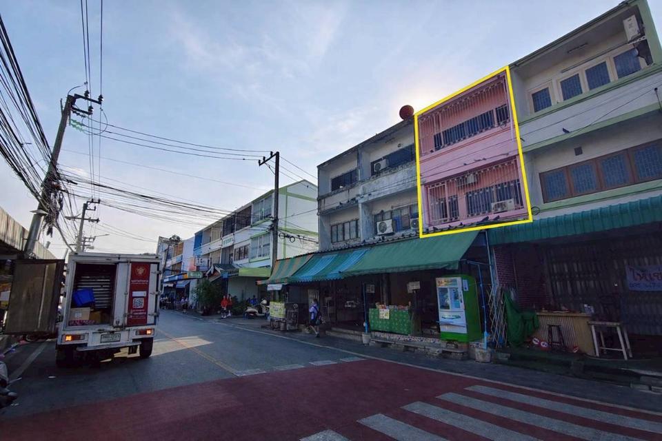 อาคารพาณิชย์ 3 ชั้น ซอยสุคนธสวัสดิ์ 3 ถนนสุคนธสวัสดิ์ แขวงลาดพร้าว เขตลาดพร้าว กรุงเทพมหานคร 2