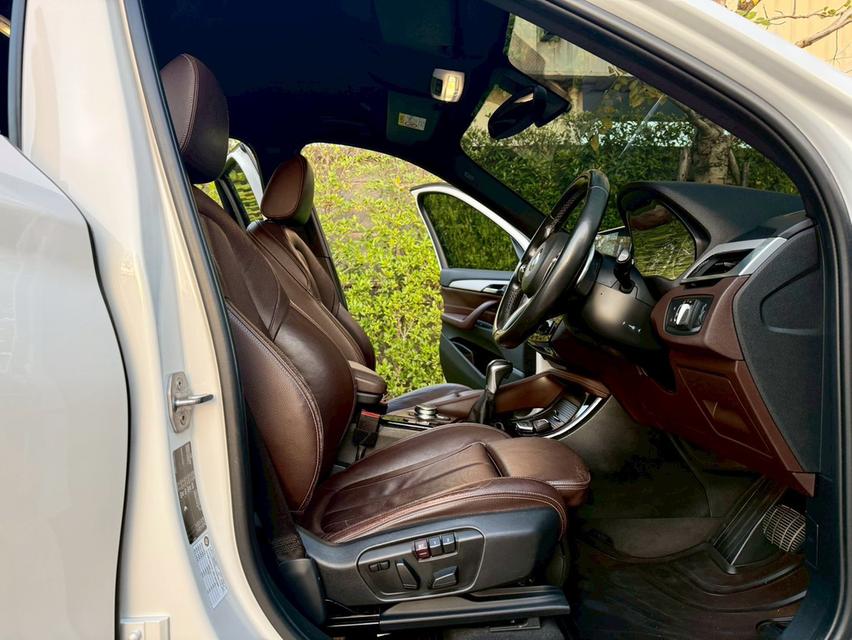 bmw X1 2.0 sDrive18d M Sport (F48) ปี 2017 เครื่องยนต์ดีเซล 2.0 ลิตร TwinPower Turbo มือเดียวป้ายแดง สีเดิมทั้งคัน รูปที่ 9