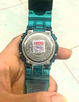 สสัสดีค่ะ สนใจขายนาฬิกา รุ่น G-Shock DW-B5600G-2 ✅ มือหนึ่ง แกะกล่อง ยังไม่ใช้งาน ✅ กล่องครบ ประกันยังอยู่ ✅ สีน้ำเงินใส Bluetooth