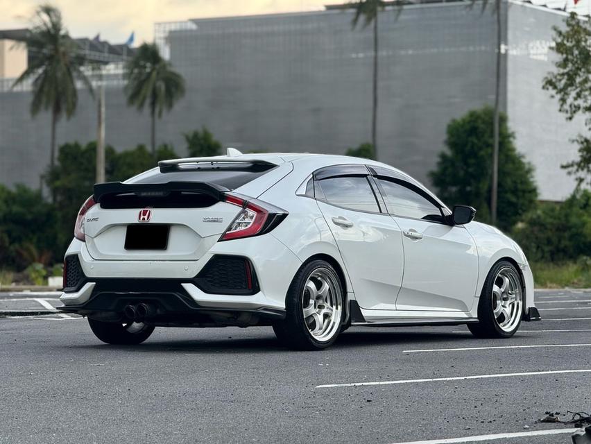HONDA CIVIC FK 1.5 TURBO สีขาว ปี 2019
