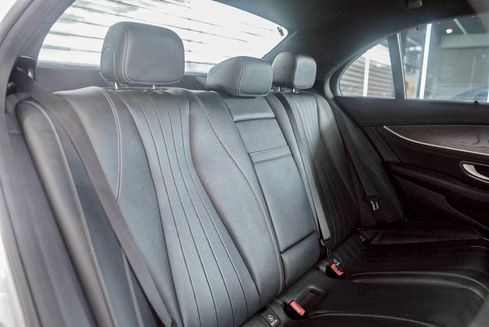 รหัสรถ 67GG183 Mercedes Benz E220d Exclusive A/T ปี 2017 รูปที่ 4