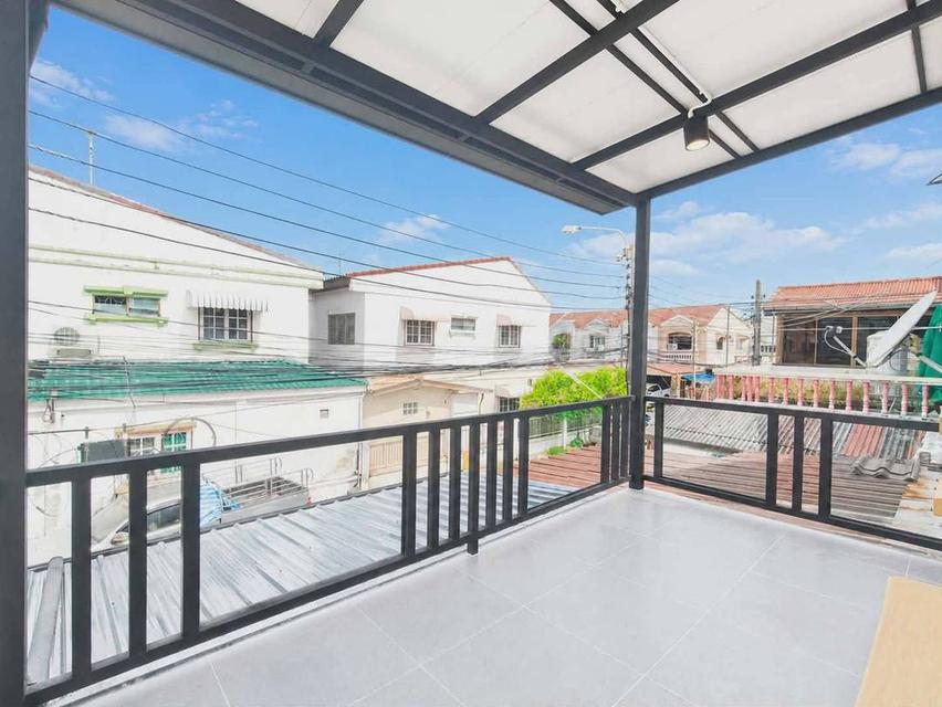 หมู่บ้านลภาวัน5 ท่าอิฐ-ไทรม้า ทาวน์เฮาส์ 2 ชั้น หลังมุม ตกแต่งใหม่พร้อมอยู่ มีระเบียงด้านหน้า 14