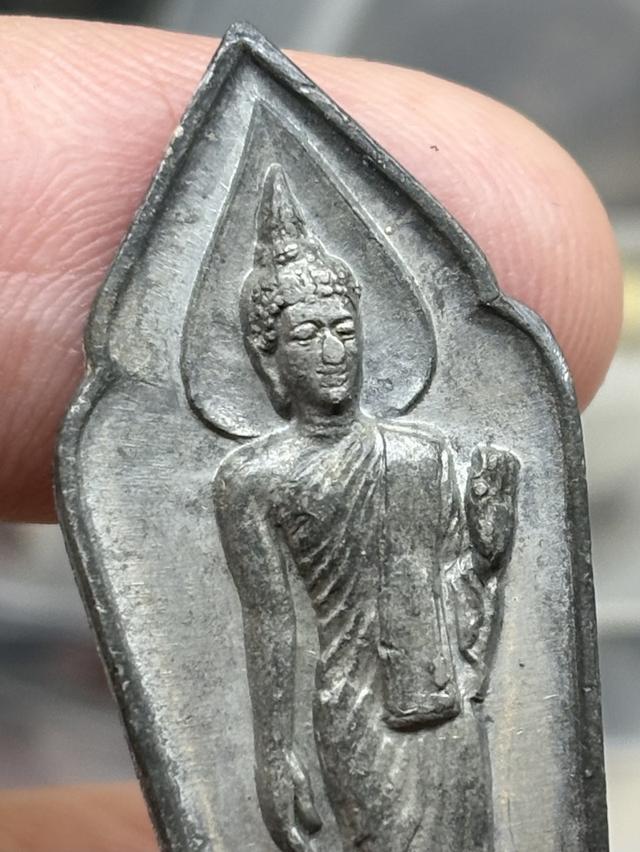 พระฉลอง ๒๕ พุทธศตวรรษ (กึ่งพุทธกาล) พ.ศ.๒๕๐๐ เนื้อชินตะกั่ว บล็อกพระศกจุด สวยครับ