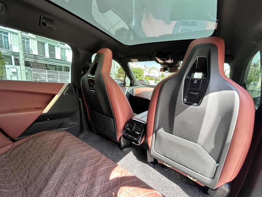 BMW IX xDrive50 Sport ปี2024 10