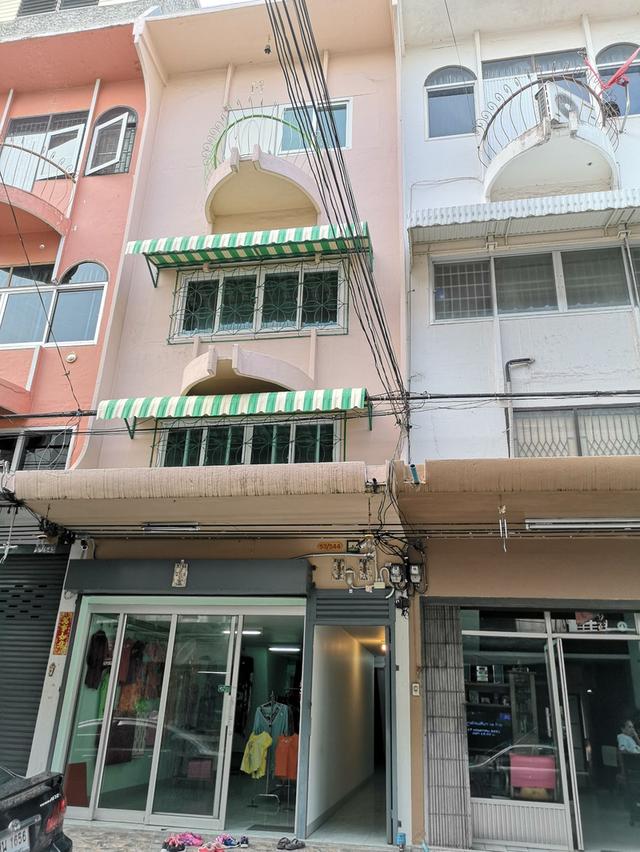 เซ้ง ให้เช่า 1ร้านค้า + 2ห้องเช่า + 1ห้องแม่บ้าน ซอยนวมินทร์105 หากระยะยาวราคาพิเศษ HOME FOR RENT LONG TERM CAN BE SHOP OFFICE + ROOM FOR EMPLOYEE