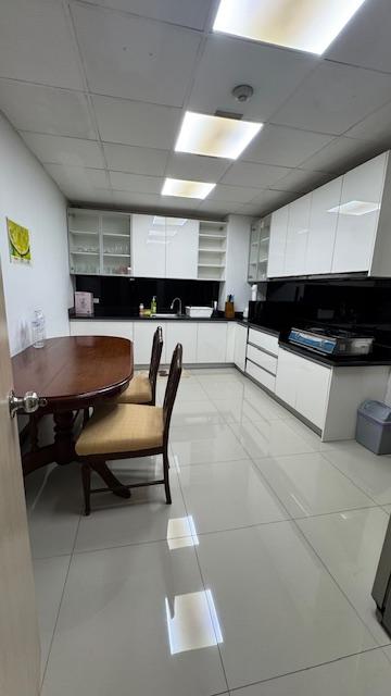 ขายคอนโดหรู City Lake Condominium สุขุมวิท 16 13
