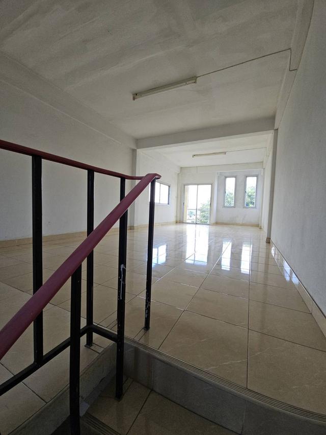 ให้เช่าอาคารพาณิชย์ 4 ชั้นมีดาดฟ้าต่างหาก ติดกับ กศน. ตรงข้ามสวนสาธารณะและสนามกีฬา มีที่จอดรถ ราคา 15,000 ต่อเดือน สนใจติดต่อคุณเก๋ง 0813567891 14