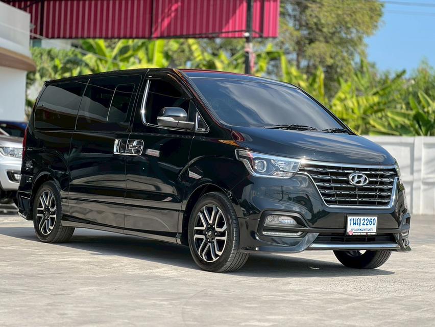 ปี 2018 HYUNDAI H1, ELITE มือเดียวป้ายแดง คู่มือบุ๊คเซอร์วิสครบ รูปที่ 2