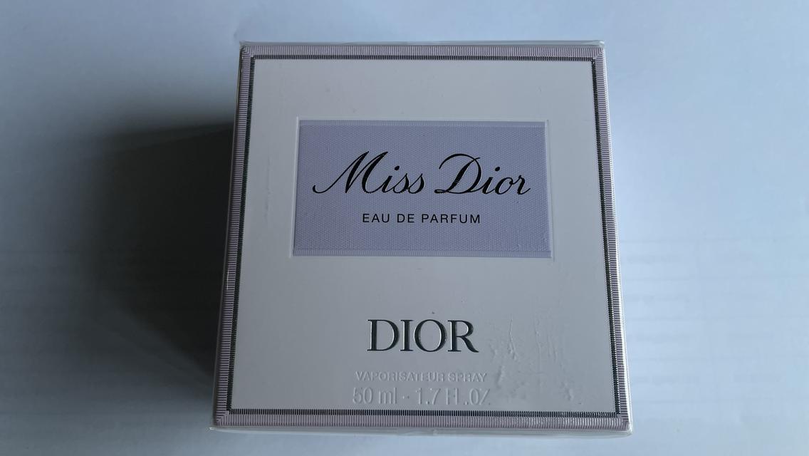 ขายน้ำหอม Miss Dior EAU DE PARFUM ขนาด 50 ml. ราคา 3,800 บาท ถ้าราคาที่ King Power 4,820 บาท นัดรับของที่ โรบินสัน ไลฟ์สไตล์ สุวรรณภูมิ