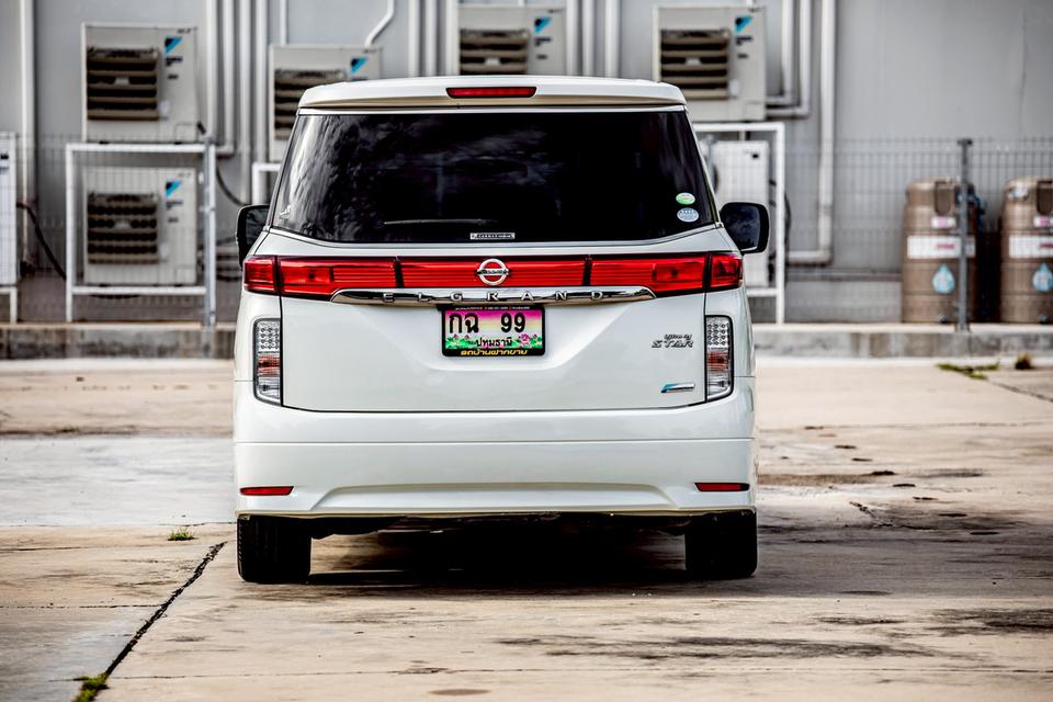 Nissan Elgrand 2.5 ปี 2012 สีขาว 7 ที่นั่ง ประตูสไลด์ไฟฟ้า 6