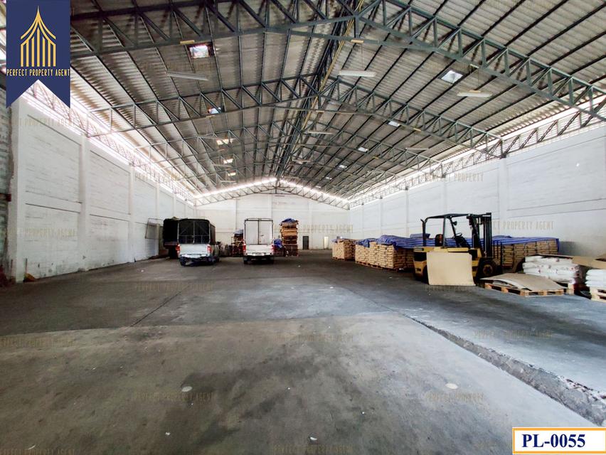 ขาย ที่ดินพร้อมโกดัง โรงงาน พื้นที่เหลือง ติดถนนพัฒนาการ  5