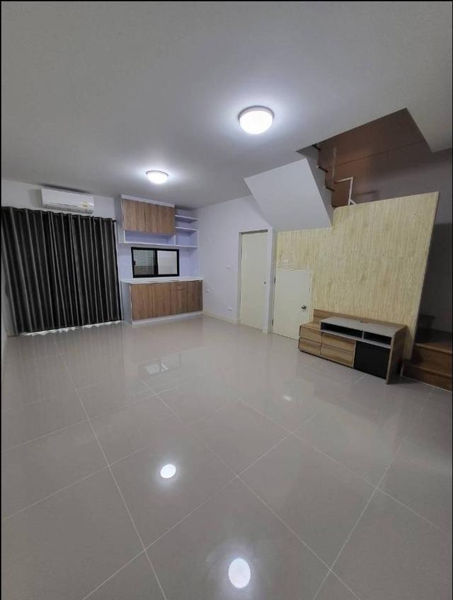 ขายและให้เช่าบ้านกลางเมืองทาวน์โฮม 3 ชั้น (รามอินทรา-วัชรพล) 5