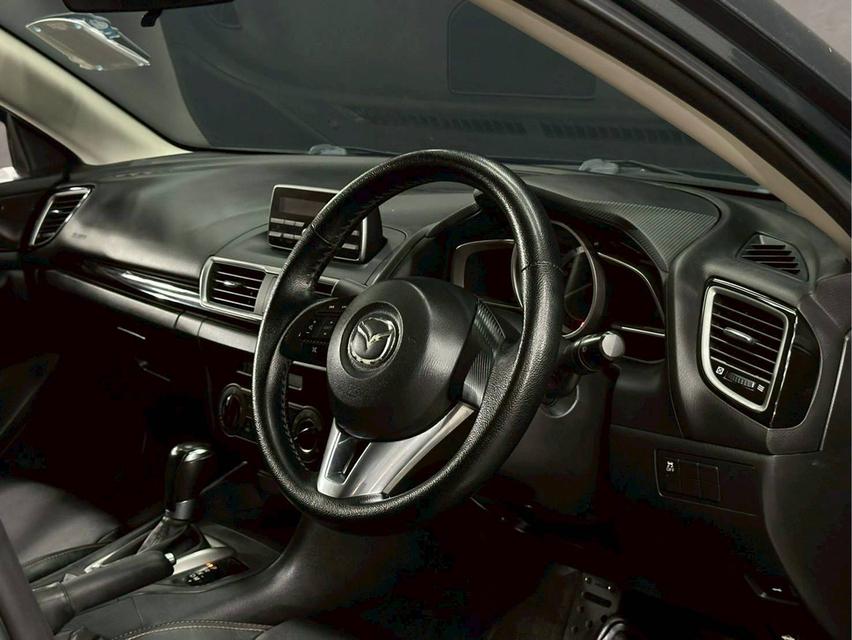 สปอร์ต หรู ขับสนุก ในราคาเบาๆ!Mazda3 2.0E (Sedan) | ปี 2014 11