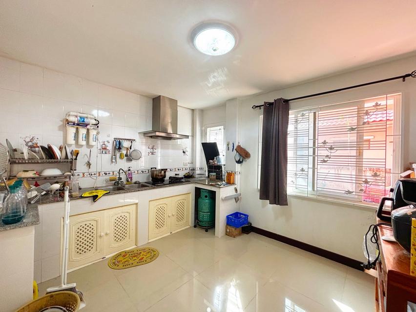 หมู่บ้านภิภาพร 2 ถนนเลียบคลอง 5 ต.คลองห้า อ.คลองหลวง จ. ปทุมธานี 11