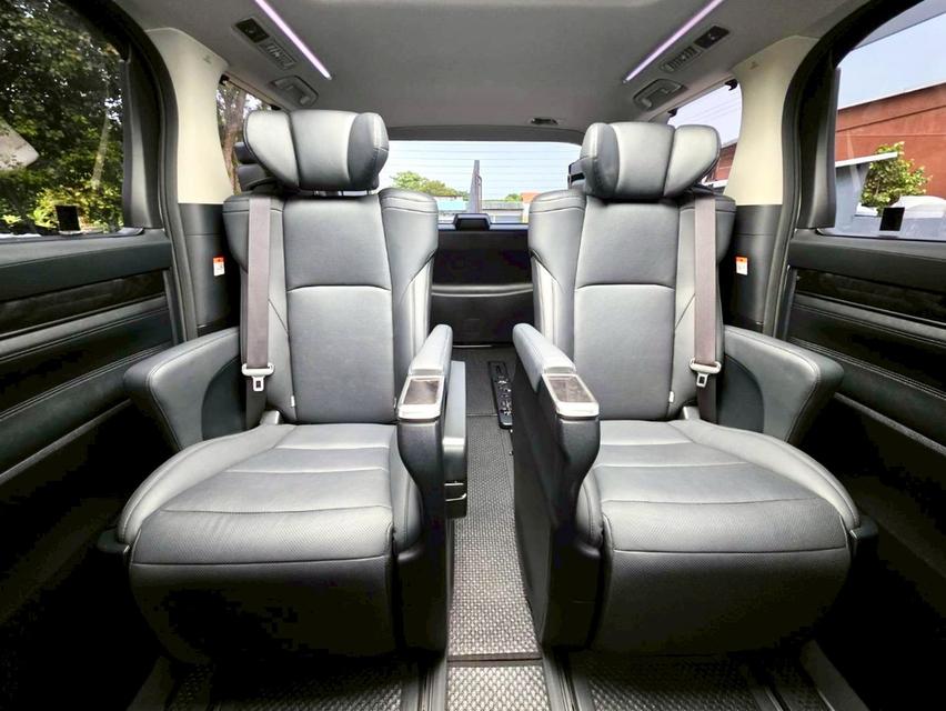 Toyota ALPHARD 2.5SC PACKAGE สีขาว ปี 2023 ไมล์ 17,000 กม.  14