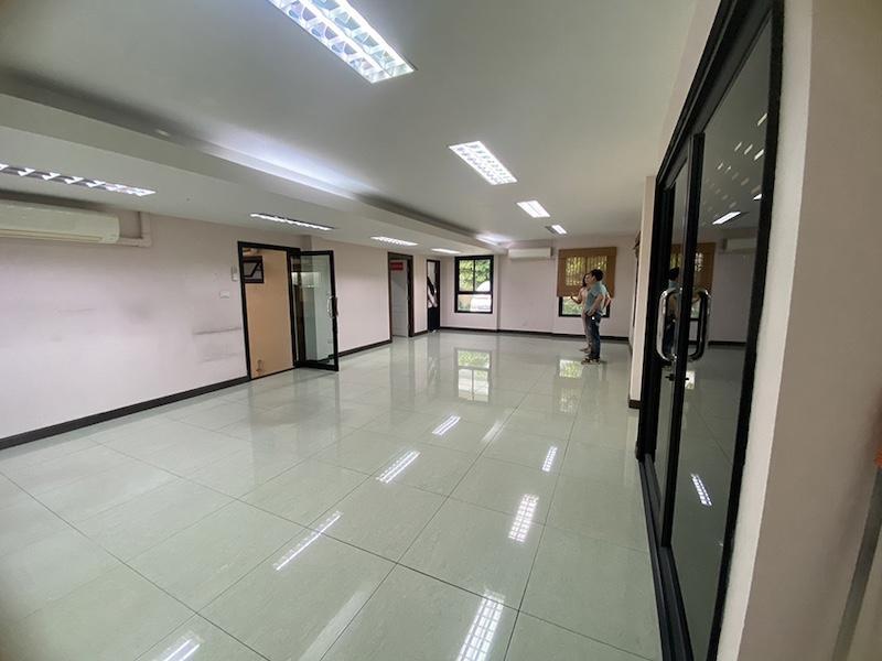 ให้เช่าอาคารสำนักงาน 3 ชั้น 728 ตร.ม. ซอยประชาอุทิศ 15 ตกแต่งพร้อมใช้งาน 2