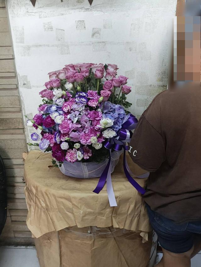 กระเช้าดอกไม้สด ส่งบางนาตราด บางพลี บางบ่อ บางโฉลง ปากน้ำ สมุทรปราการ บางปลา บางปู บางเสาธง ถนนวัดศรีวารีน้อย พระสมุทรเจดีย์ กิ่งแก้ว บางพลีใหญ่ รูปย่อยที่ 4