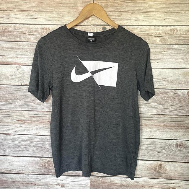 nike   เสื้อกีฬามือสอง