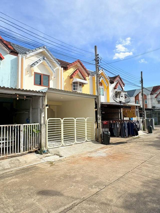 💛หมู่บ้านพร้อมจิตร บางใหญ่ 💛ทาวน์เฮาส์ 2 ชั้น  ถนนเมน โครงการมีระบบรักษาความปลอดภัยเข้า-ออกใช้คีย์การ์ด. ด้านหลังติดทุ่งนารับลมเย็นๆ 19