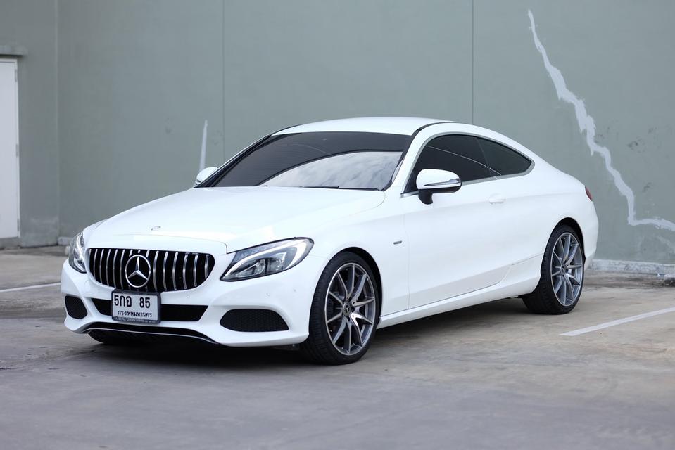 Mercedes-Benz C250 Coupe AMG ปี 2017 สีขาว ราคาดี หาอยู่ด่วนช้าอด