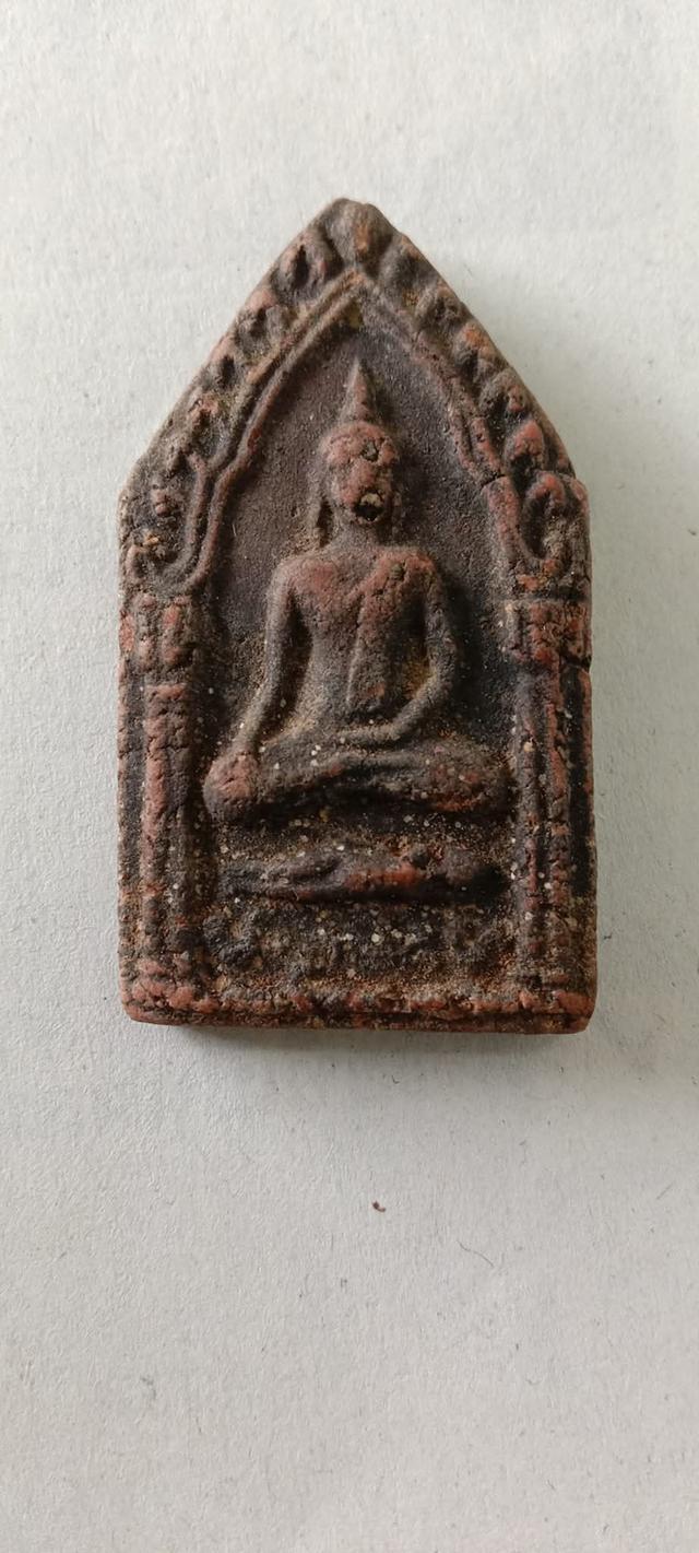 พระเครื่องพระขุนแผนเนื้อดินมันออกแดงๆ