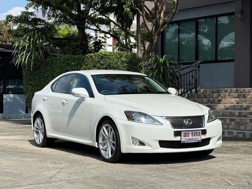 2011 LEXUS IS250 รถออกศูนย์ LEXUS THAILAND รถวิ่งน้อย ประวัติศูนย์ครบ ยางใหม่พึ่งเปลี่ยน รถไม่เคยมีอุบัติเหตุครับ