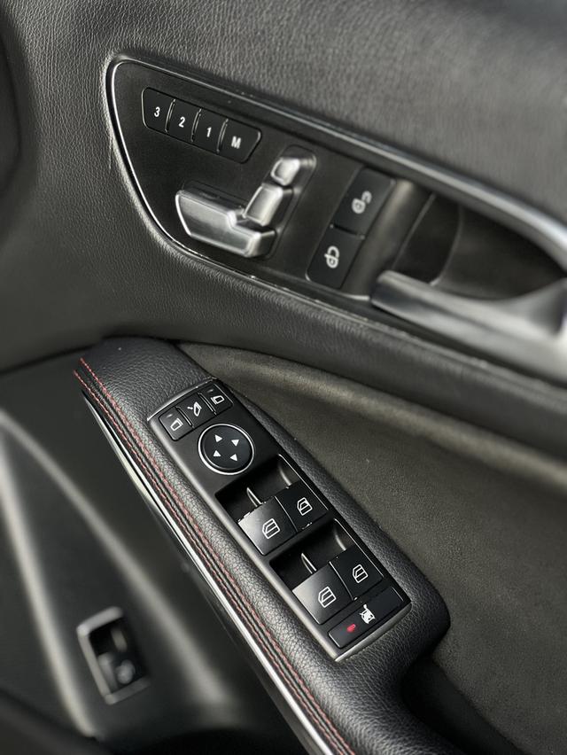 Benz GLA250 AMG 9