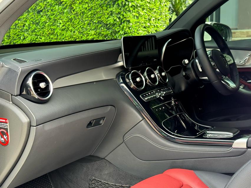 2021 BENZ GLC 220D COUPE AMG DYNAMIC รถมือเดียว สภาพป้ายแดง วิ่งน้อยเพียง 50,000 กม รถไม่มีอุบัติเหตุครับ 11