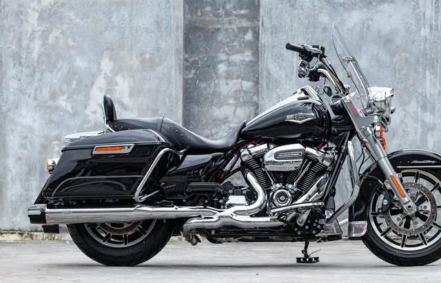 2017 Harley-Davidson  Roadking 107  2