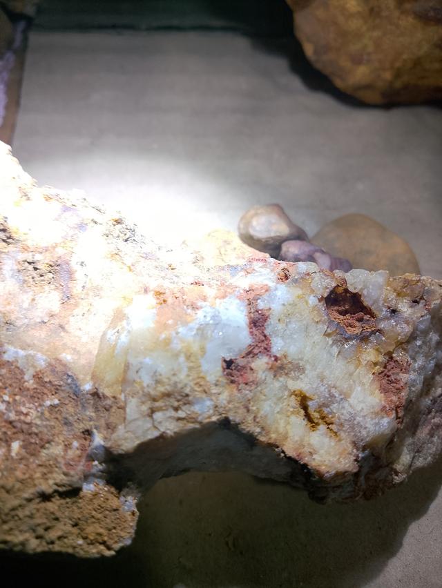 หินแร่ทองคำ อัญมนีต่างๆ รูปที่ 2