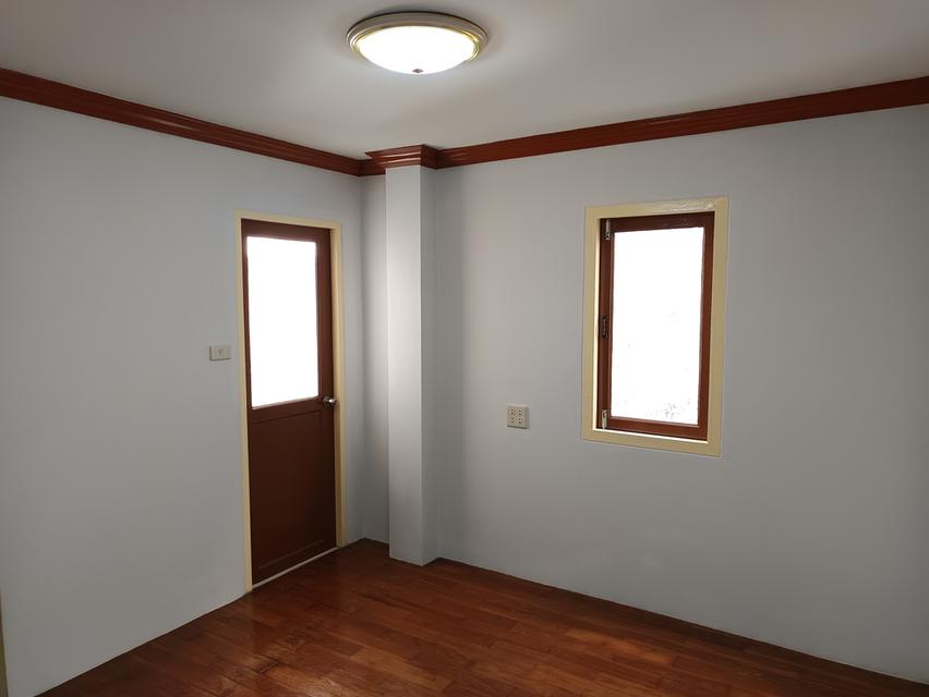 บ้านทาวน์เฮ้าส์ ผนังสองด้านไม่ติดกัน ใกล้รถไฟฟ้าสายสีแดงดอนเมือง 7