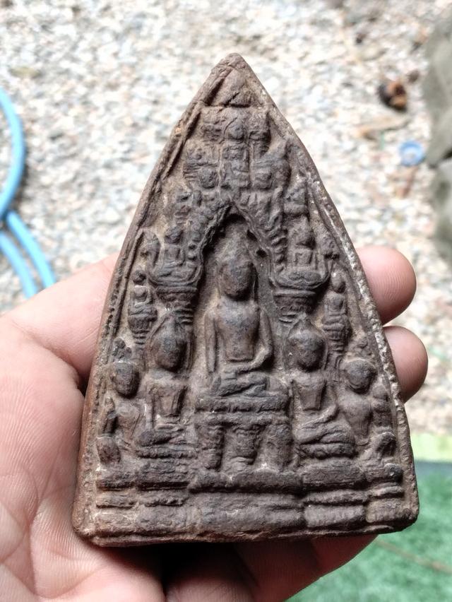 พระสิบสอง แก่งเป็นหิน ยุคหริกุญชัย