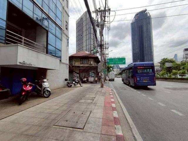 ให้เช่าอาคาร Stand Alone 4 ชั้นหลังมุม 750 ตร.ม. ติดถนนใหญ่พระราม4 ติด MRT หัวลำโพง ใกล้จุฬา สามย่าน พร้อมเข้าอยู่ Offic 7