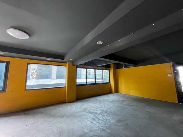 ให้เช่าอาคาร 4 ชั้น ไม่รวมชั้นลอย 30 ตรว. ถนนศรีวรา ตรงข้าม Makro บดินทร์ ใกล้ รร. บดินทรเดชา 4