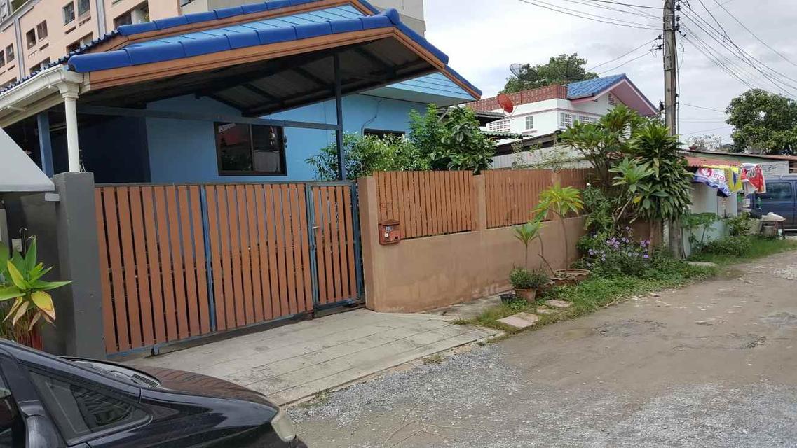 บ้านชั้นเดียว53ตรว.อ่อนนุชซ.70  2น. 2น้ำ 2แอร์จอดรถ3คันเข็ม6ม.9ต้นต่อเป็น 2ชั้นครึ่งได้ราคา3.3ล้าน 1